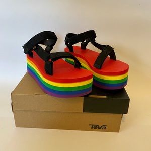 Teva Universal Pride Rainbow Flatform 9